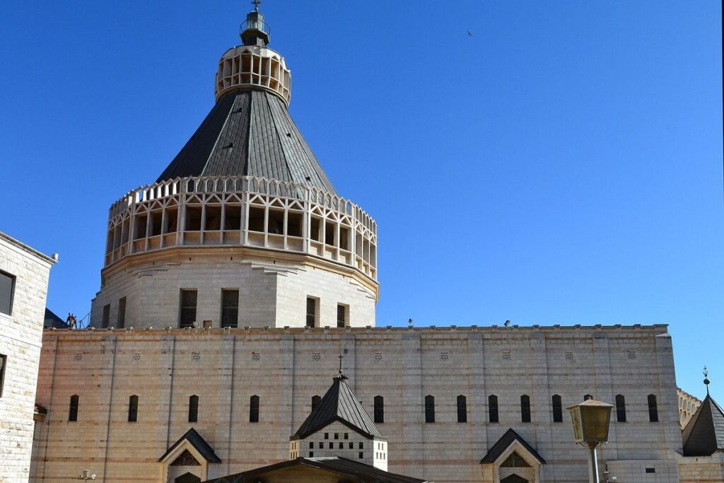 Die Verkündigungsbasilika in Nazaret mit ihrer hohen Kuppel