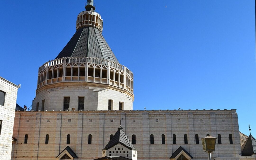 Die Verkündigungsbasilika in Nazaret mit ihrer hohen Kuppel